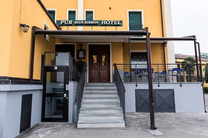 Hôtel pour 3 personnes, avec terrasse à Verceil - 2