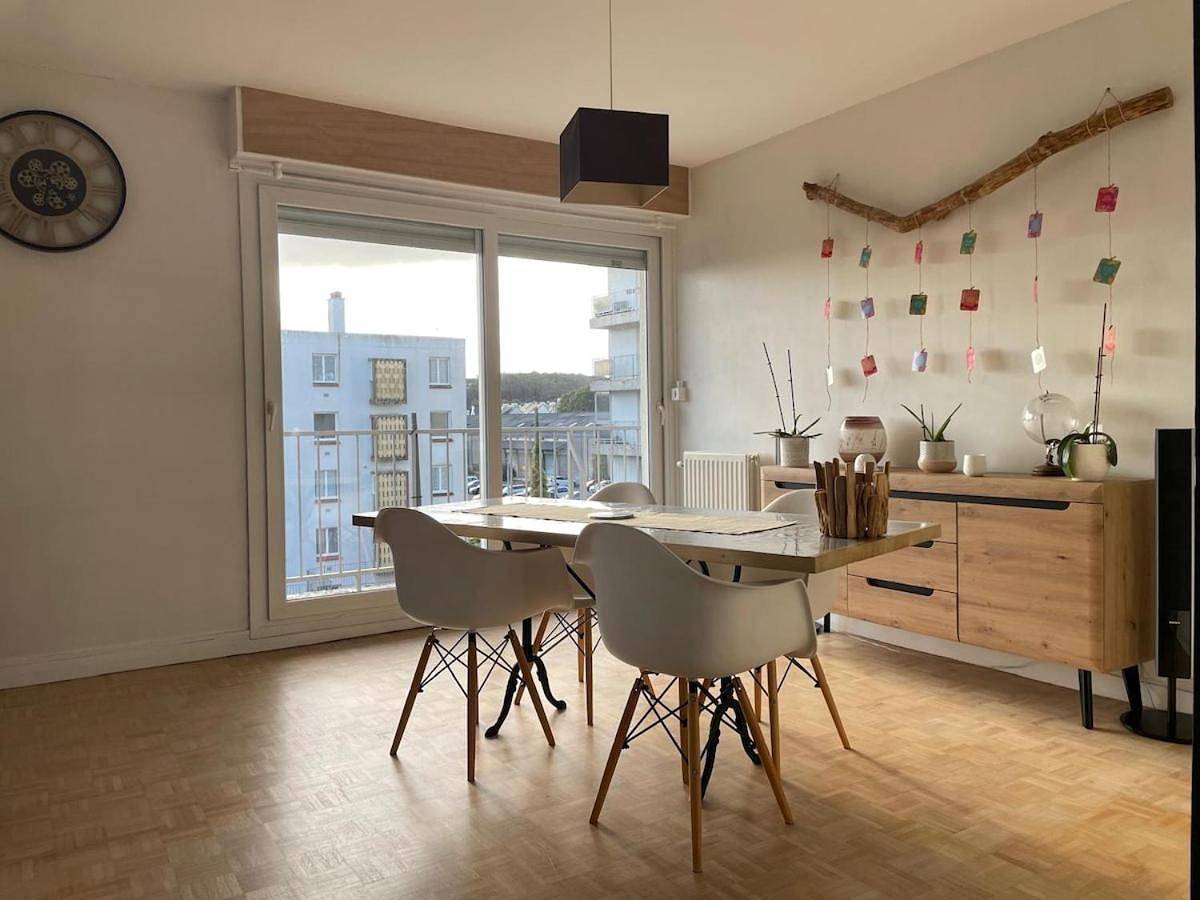 Appartement entier, One-Bedroom Apartment in Landerneau, Région de Brest