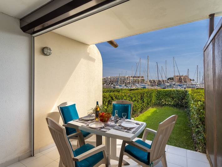 Ferienwohnung für 3 Personen, mit Terrasse und Ausblick in Cogolin