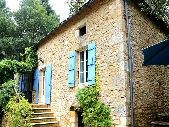 Location de vacances pour 9 personnes, avec Terrasse et Piscine à Blanquefort-sur-Briolance