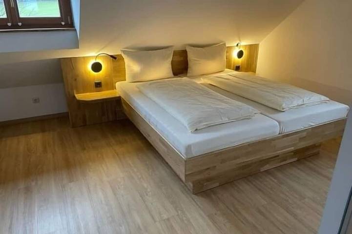 Ganze Wohnung, Gemütliche Ferienwohnung (45qm) im Dachgeschoss in Theisseil, Naturpark Nördlicher Oberpfälzer Wald