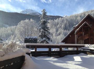 Gîte pour 4 personnes, avec terrasse dans Office De Tourisme De Serre Chevalier Bureau De Saint Chaffrey