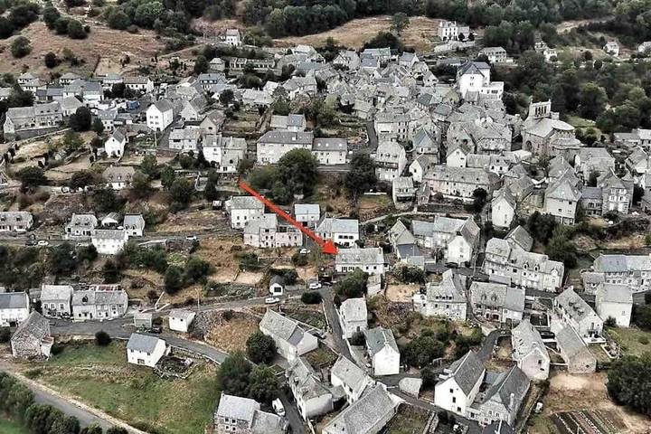 Location de vacances pour 10 personnes, avec jardin ainsi que vue et balcon à Saint-Urcize - 3