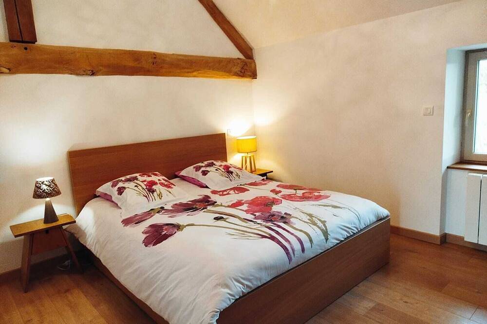 Maison de vacances à la campagne, au cœur du bocage charolais, très belle vue. in Baron (Saône-et-Loire), Région de Charolles