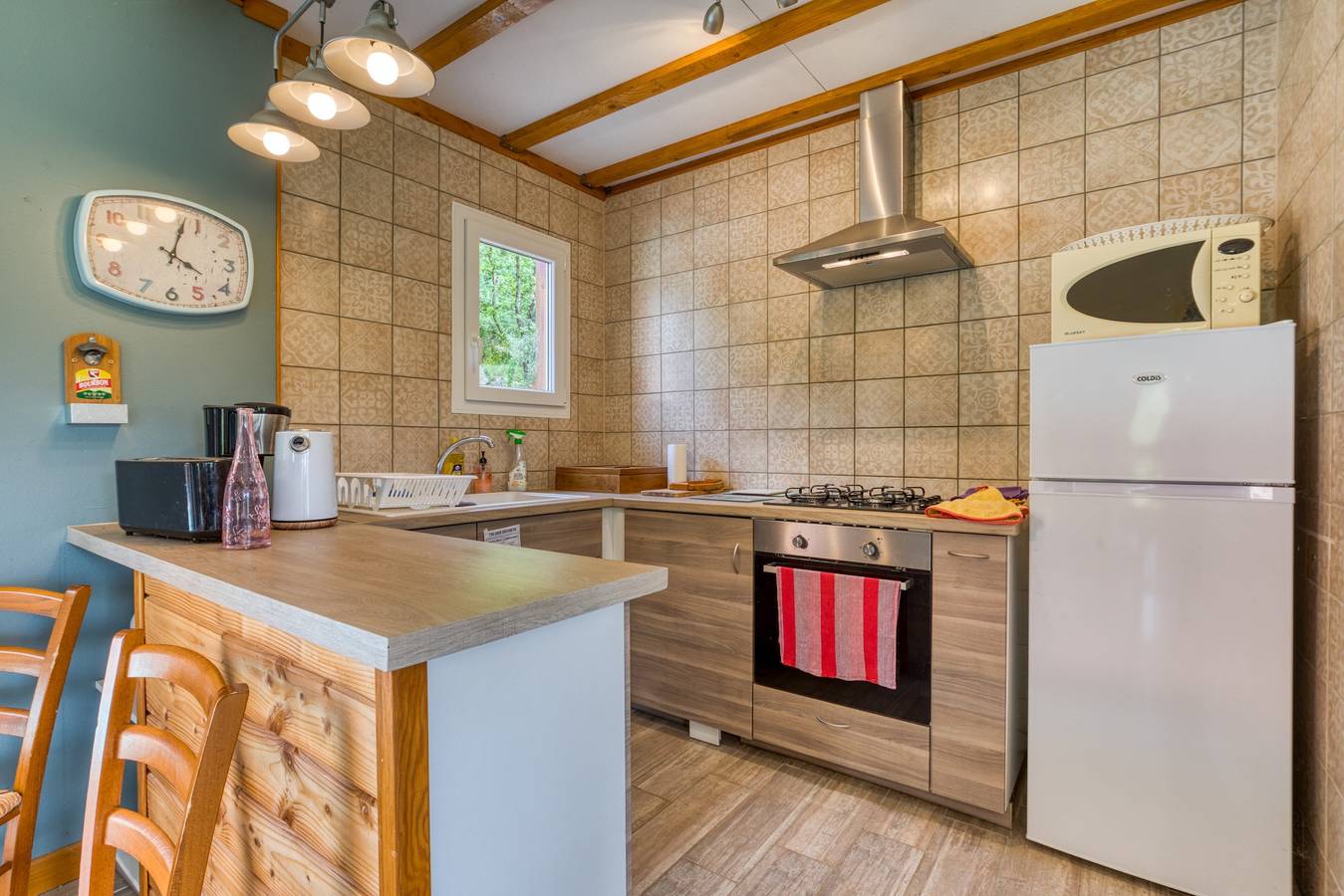 Gastenkamer 'Chambre Madeleine' met gedeeld zwembad, terras en wifi, foto 11