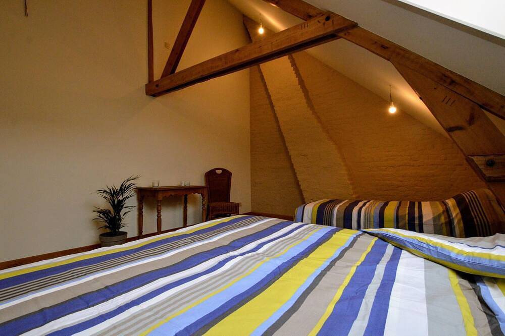 Vakantiehuis met vijver in Poperinge in Roesbrugge-Haringe, Poperinge