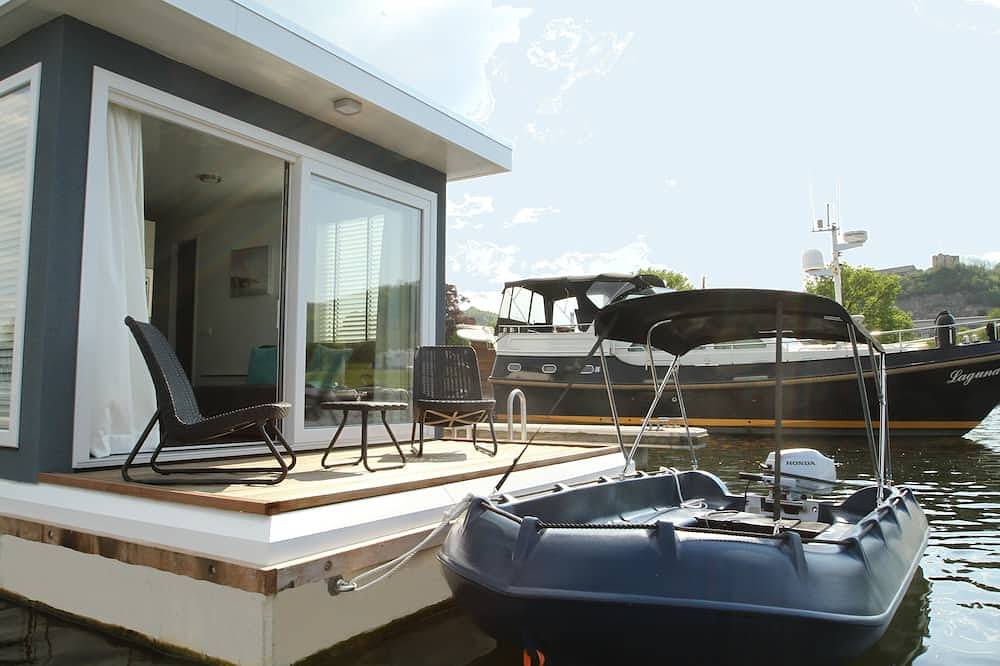 Private island: enjoy the atmosphere on the water and historic Maastricht in Maastricht, Limburg (Netherlands)