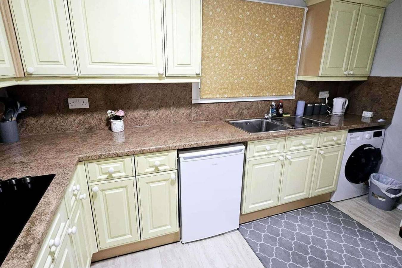 Entire holiday apartment, Apartment - Sleeps 6 - Self Check In - Beach Close in Southsea, Portsmouth