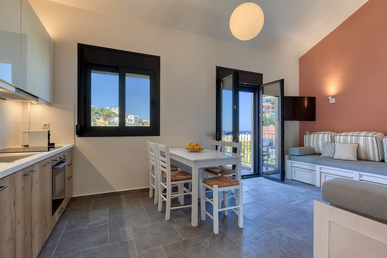Ganze Wohnung, Ferienwohnung für 7 Personen mit Terrasse in Ikaria
