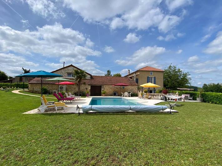 Location de vacances pour 8 personnes, avec Balcon et Terrasse ainsi que Jardin et Piscine à Prayssac
