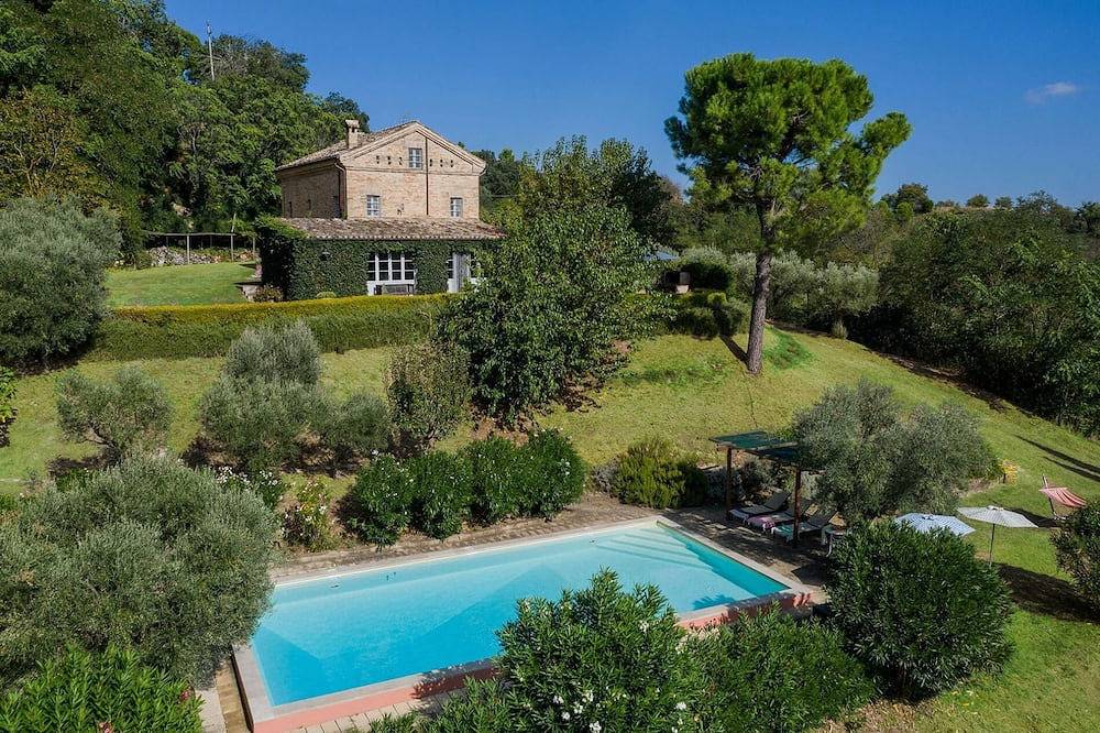Casa Antonio 8 - Four Bedroom Villa, Sleeps 8 in Mogliano, Provincie Macerata