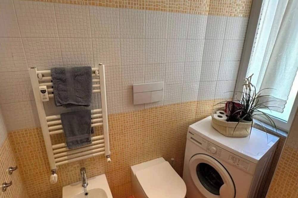 Entire apartment, Cozy apartment in charming Roma with refreshing Ac for your stay in Rome, Rome Province