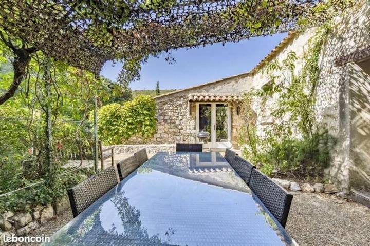 Location de vacances pour 10 personnes, avec jardin ainsi que vue et piscine, animaux acceptés à Aumelas - 2