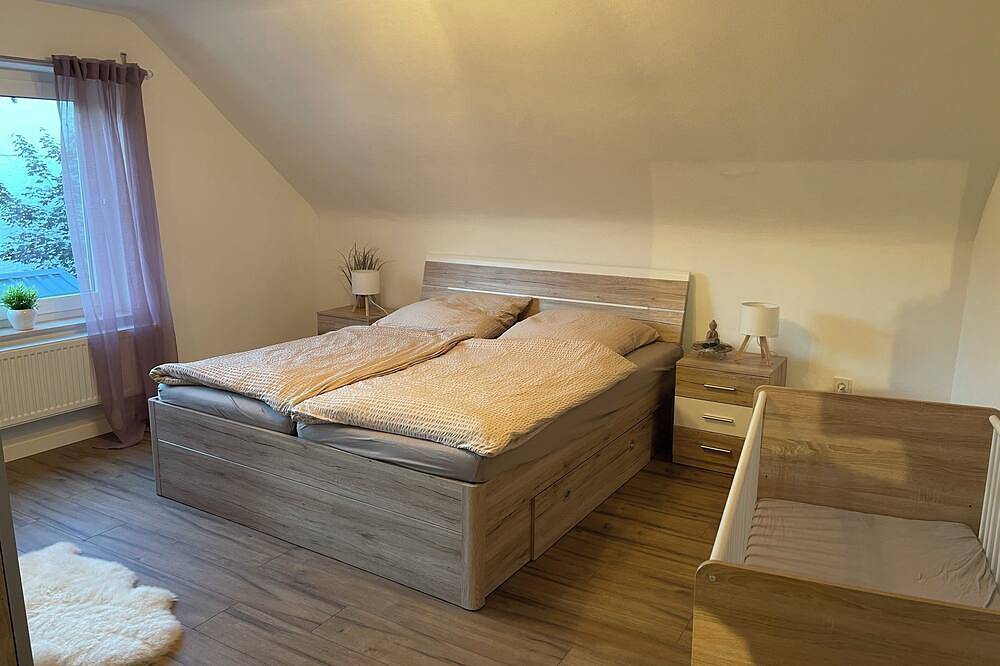 Modernes Ferienhaus ca. 120m² mit Garage und schönem Aussenbereich in Oberstadtfeld, Vulkaneifel