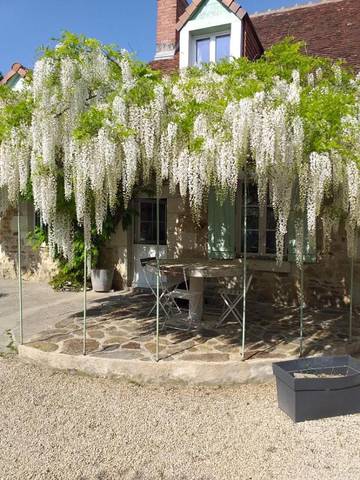 Chambre d’hôte pour 2 personnes, avec terrasse ainsi que vue et jardin à Descartes