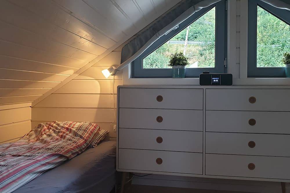 Mountainside Cottage in Voss with a great view in Voss