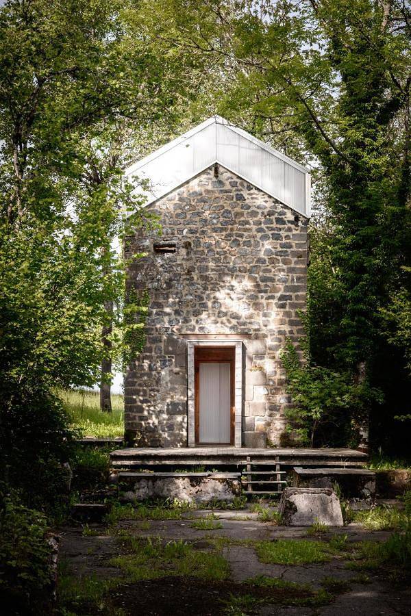 Les Cabanes du Bois Basalte in Manzat, Parc naturel régional des Volcans d'Auvergne