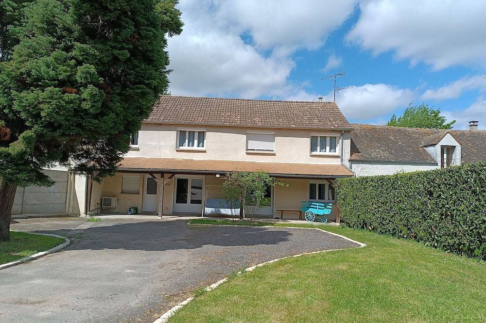 Gîte Confortable à Nargis avec Parking Privé, Proche Paris in Nargis (actrice), Région de Montargis