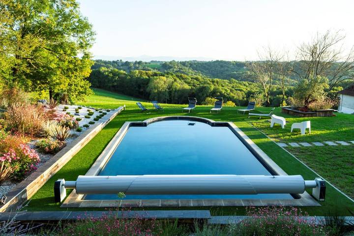 Gîte pour 8 personnes, avec piscine ainsi que jardin et terrasse en Pyrénées-Atlantiques - 3