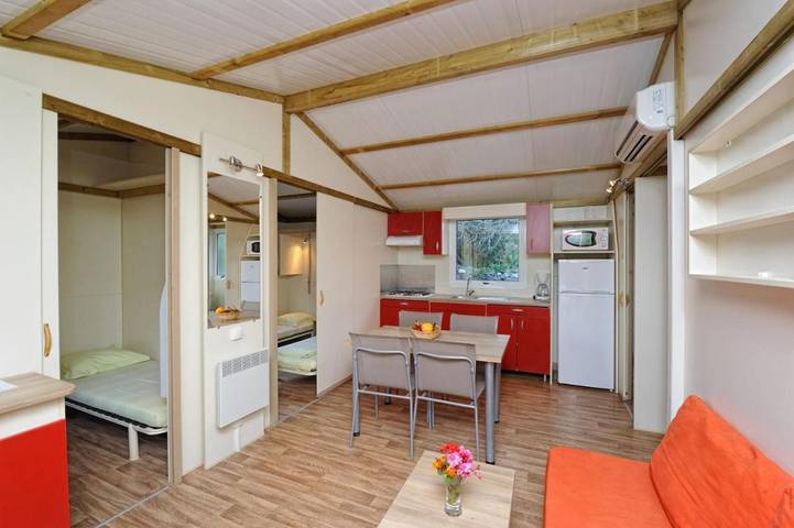 Camping pour 5 personnes, avec jardin et vue ainsi que piscine et terrasse à Bonifacio - 4