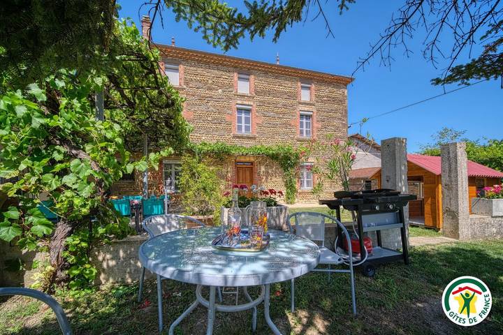 Cottage voor 6 personen, with Terras and Tuin as well as Uitzicht in Drôme