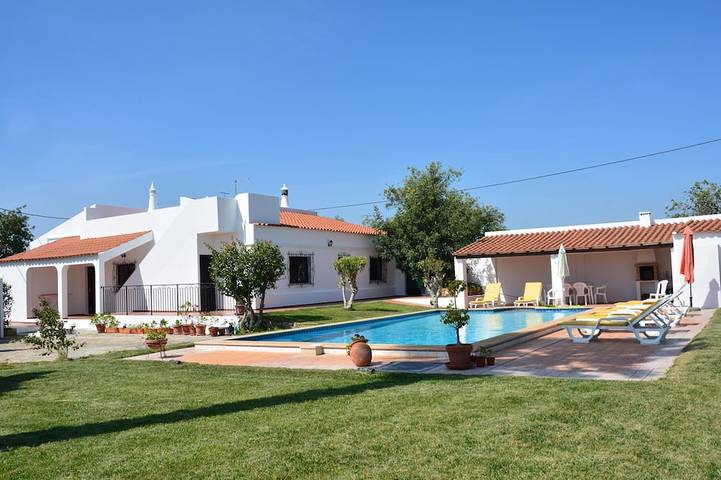 Villa für 6 Personen, mit Balkon und Garten - 1