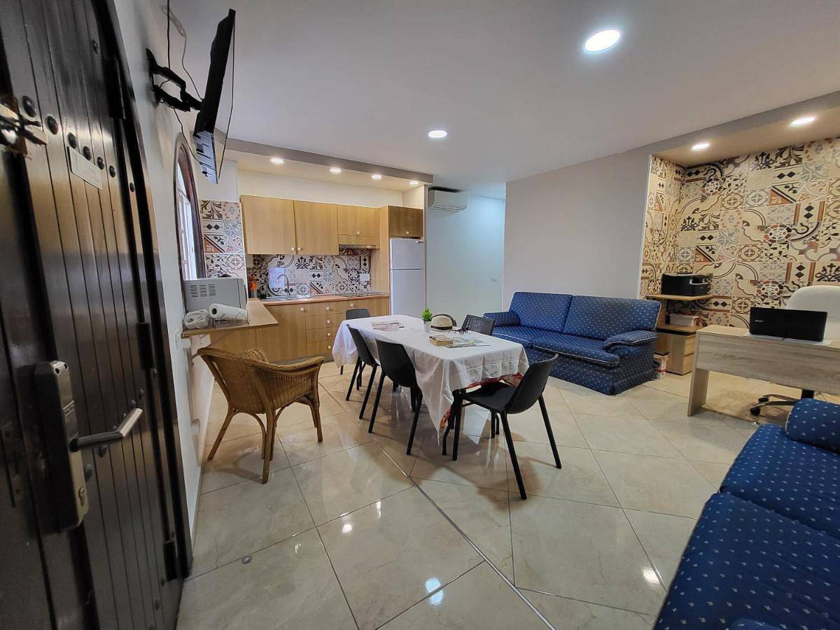 Twin Room with Private Bathroom in La Postura, Adeje