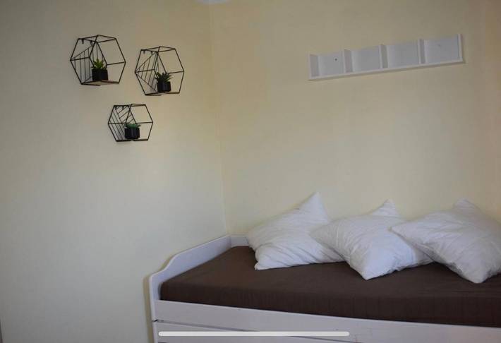 Location de vacances pour 30 personnes, avec piscine et terrasse ainsi que vue et jardin, animaux acceptés à Lablachère - 2