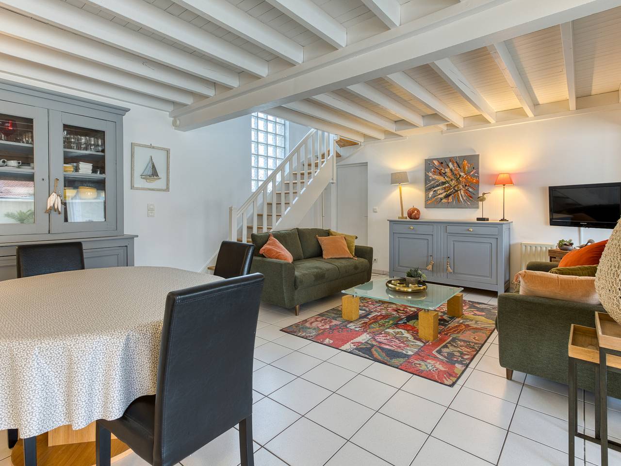 Comfortable House for 8 with Secure Pool, Wifi, 100m from Beach in Châtelaillon-Plage, La Rochelle region