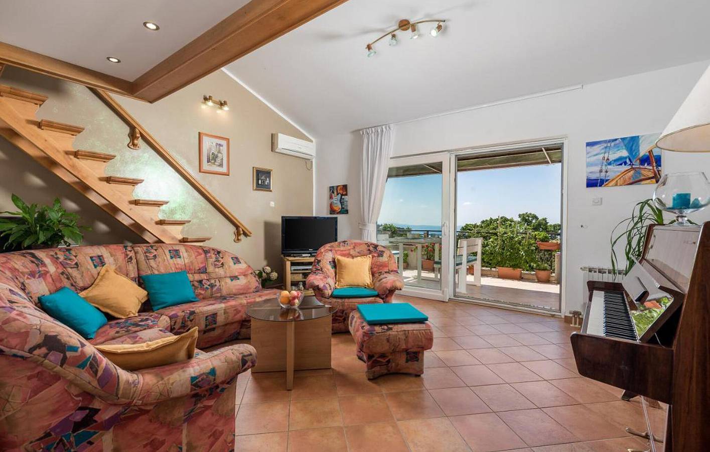 Geheel vakantieappartement, Charmant, op 2 km van de rivier: gezellig appartement van 90 m² met terras en parkeerplaats in Rijeka, Primorje-Gorski Kotar