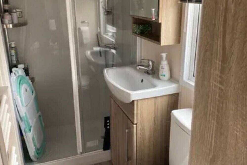 Mobilhome Situé au Bois D'amour de Dinard in Dinard, Région de Saint-Malo