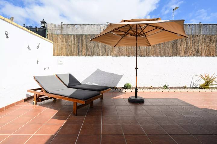 Villa voor 3 personen, with Terras and Tuin as well as Zwembad in Playa del Inglés