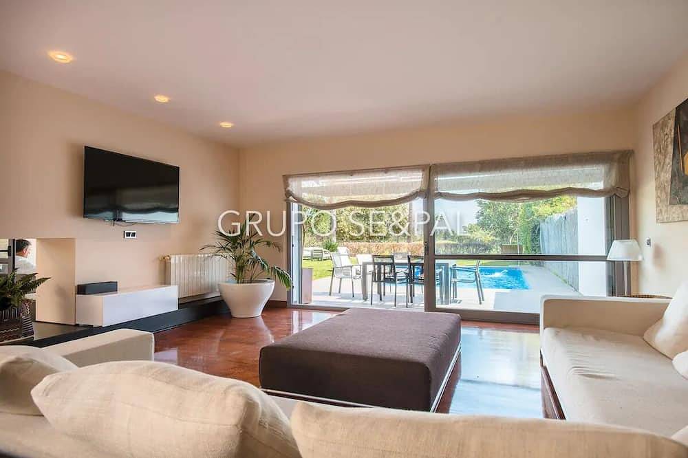 Luxury Property overlooking the 13th Fairway in Alcalá de Guadaíra, Sevilla Province