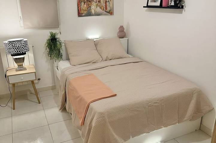 Entire apartment, Spacious 4-room apartment with air conditioning, private parking, and a tram stop 5 minutes away in Saint-Jean-de-Védas, Mediterranean Coast (France)