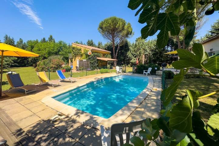 Location de vacances pour 11 personnes, avec jardin à Bellegarde-du-Razès