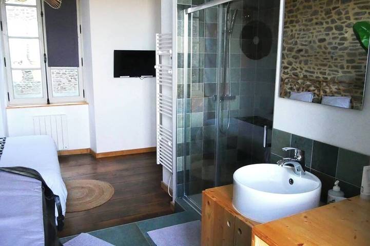 Appartement entier, Profitez d’une douce nuit avec jacuzzi in Fougères, Fougères-Vitré