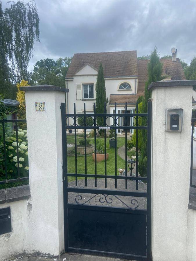 Le wagon roulotte in Thorigny-sur-Marne, Seine-et-Marne