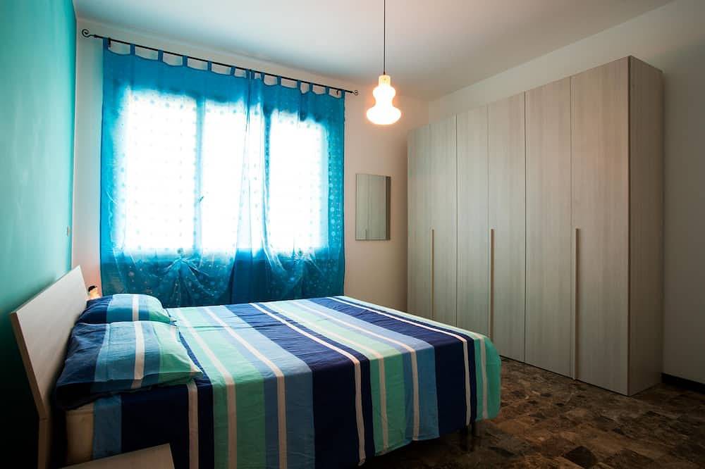 Apartamento entero, Oasis de relajación no muy lejos del mar, aparcamiento en el patio interior. in Marotta, Valle del Metauro