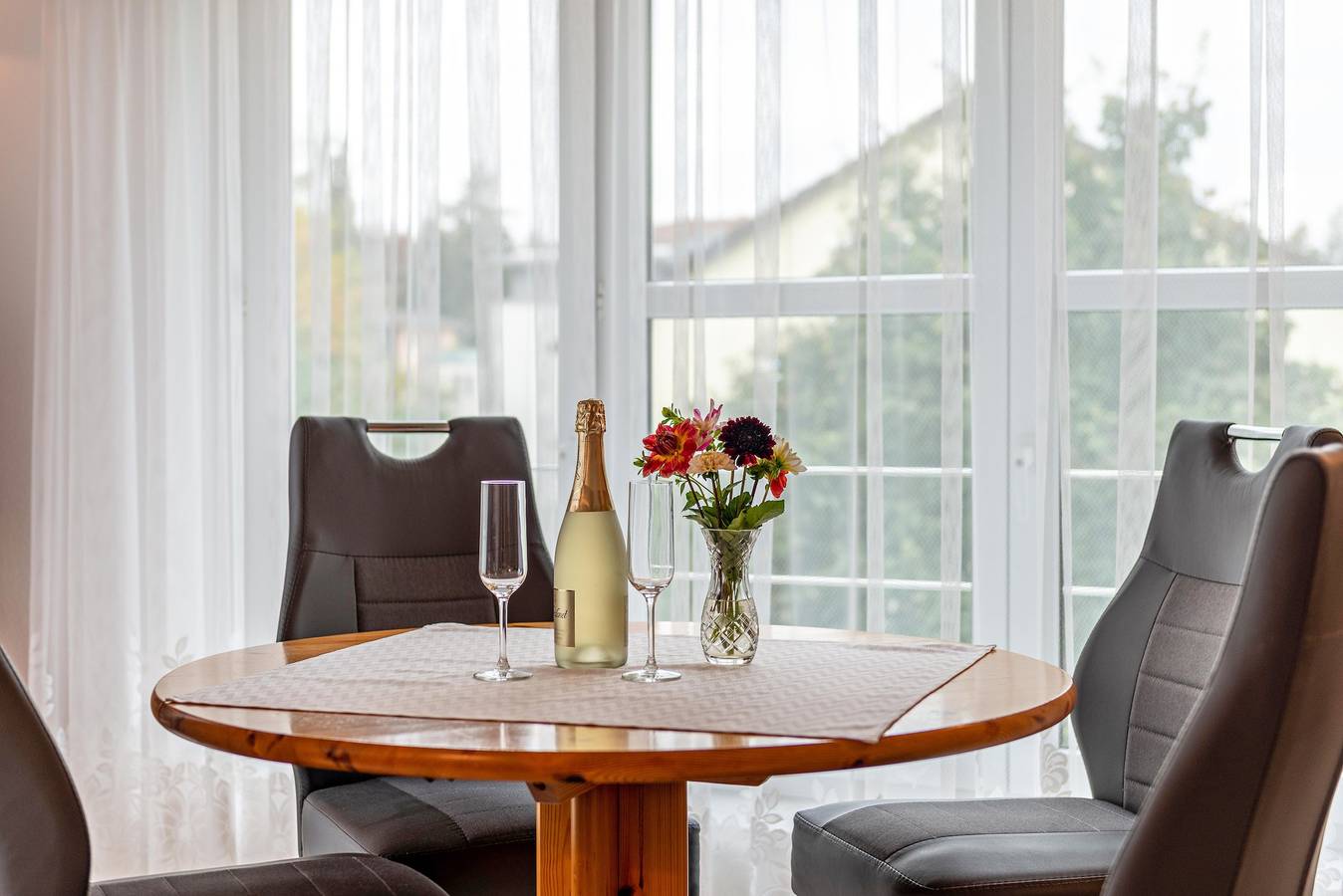 Ganze Wohnung, Ferienwohnung Rechts" mit Balkon und Wlan in Konstanz, Landkreis Konstanz