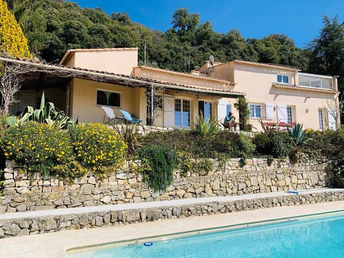 Location de vacances pour 10 personnes, avec piscine ainsi que vue et jardin à Aspremont - 3