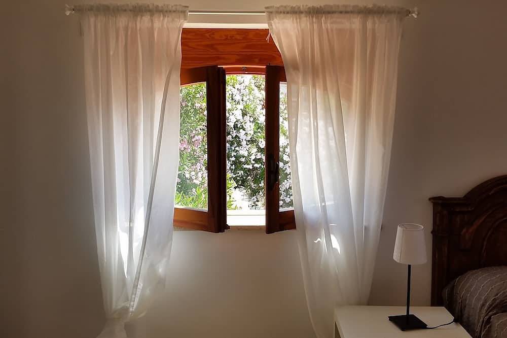 Appartamento intero, Villa Anna- Mansarda vista mare con terrazza, a pochi minuti dalla spiaggia in Marina di Fuscaldo, Fuscaldo