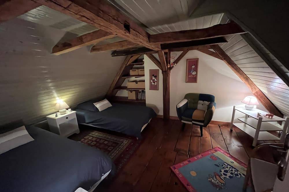 Maison de campagne avec piscine 14 personnes in Jumilhac-le-Grand, Parc naturel régional Périgord-Limousin