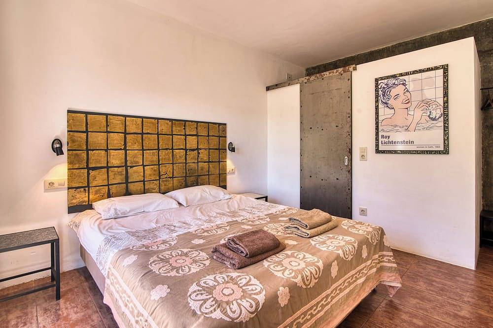 Apartamento entero, Renovated Spanish masia with detached cottage in Cistella, Alt Empordà