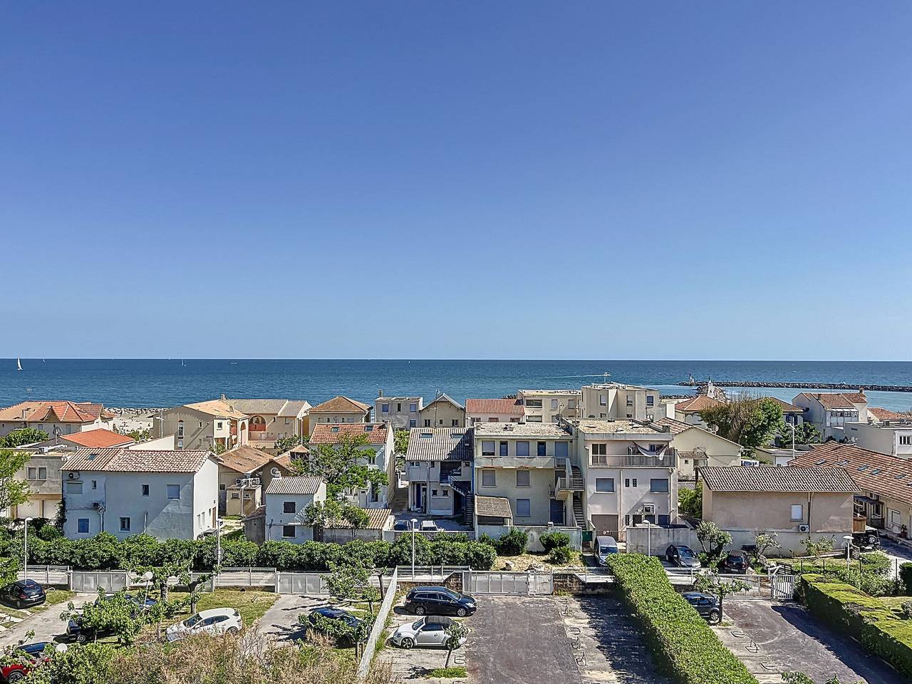 Ganze Wohnung, Wunderschöne renovierte T3-Wohnung zwischen Hafen und Strand mit privatem Parkplatz in Mauguio, Côte d'Améthyste