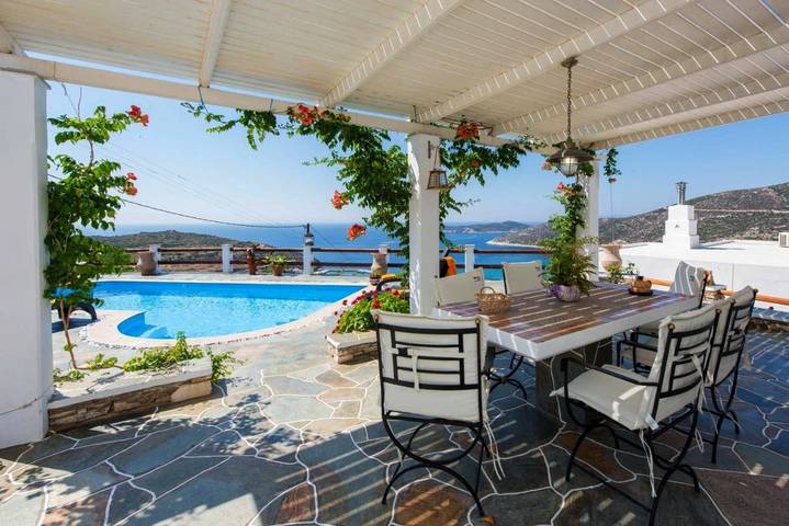 Villa for 7 people, with Balcony and Hot tub as well as Terrace and Garden in Sifnos