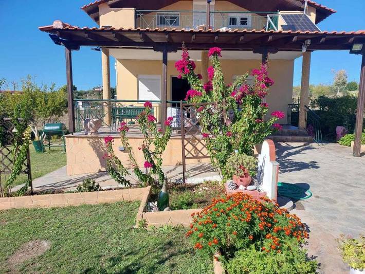 Location de vacances pour 11 personnes, avec Balcon et Terrasse ainsi que Jardin et Vue dans Nea Kallikratia