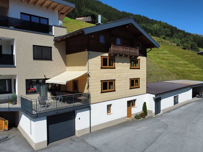 Ferienwohnung für 17 Personen, mit Balkon in Kappl