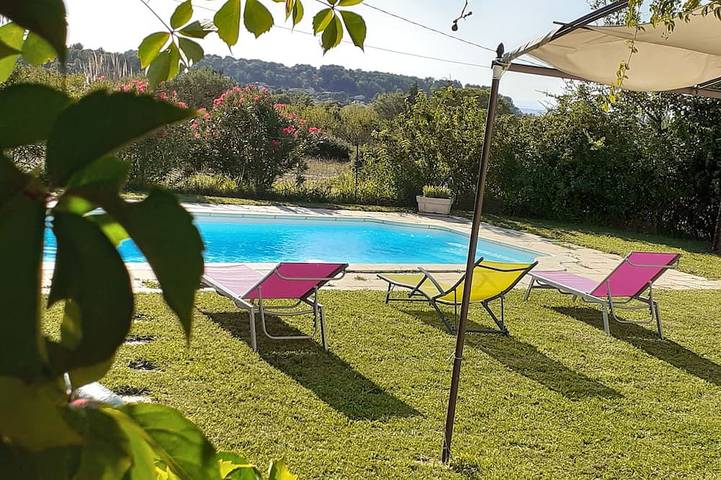 Location de vacances pour 6 personnes, avec Terrasse et Jardin à Pernes-les-Fontaines