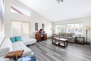 Vacation Rental for 16 Guests in Las Vegas, Red Rock Canyon, Picture 2