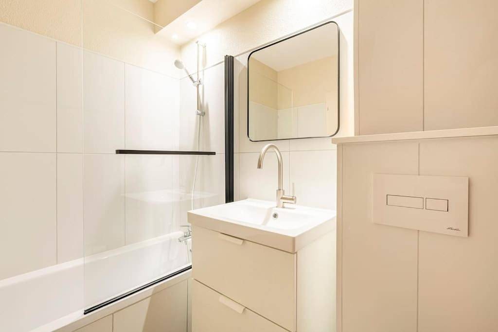Appartement entier, One-Bedroom Apartment in Montréal-la-Cluse, Nantua